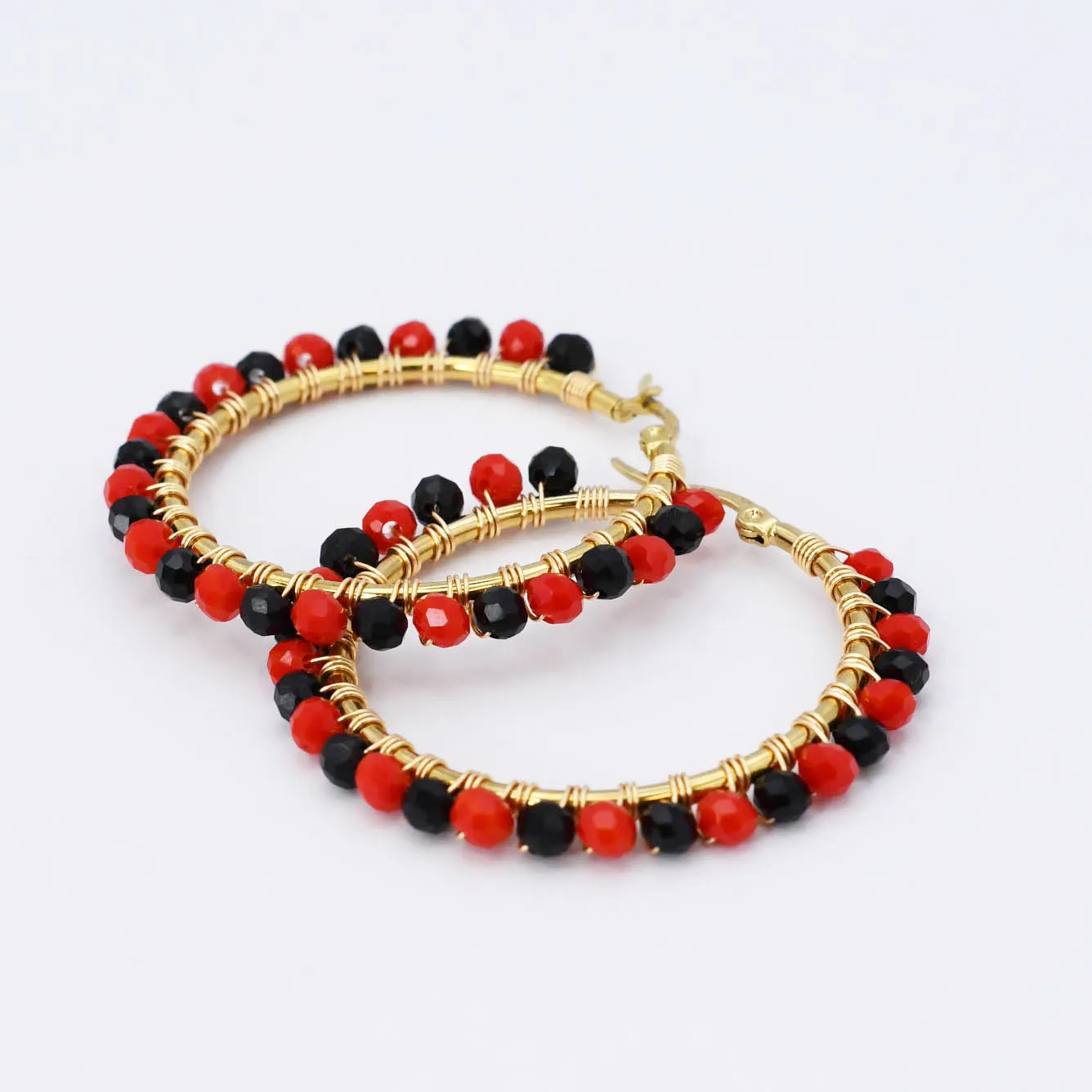 Black/Red Beaded Hoop D54