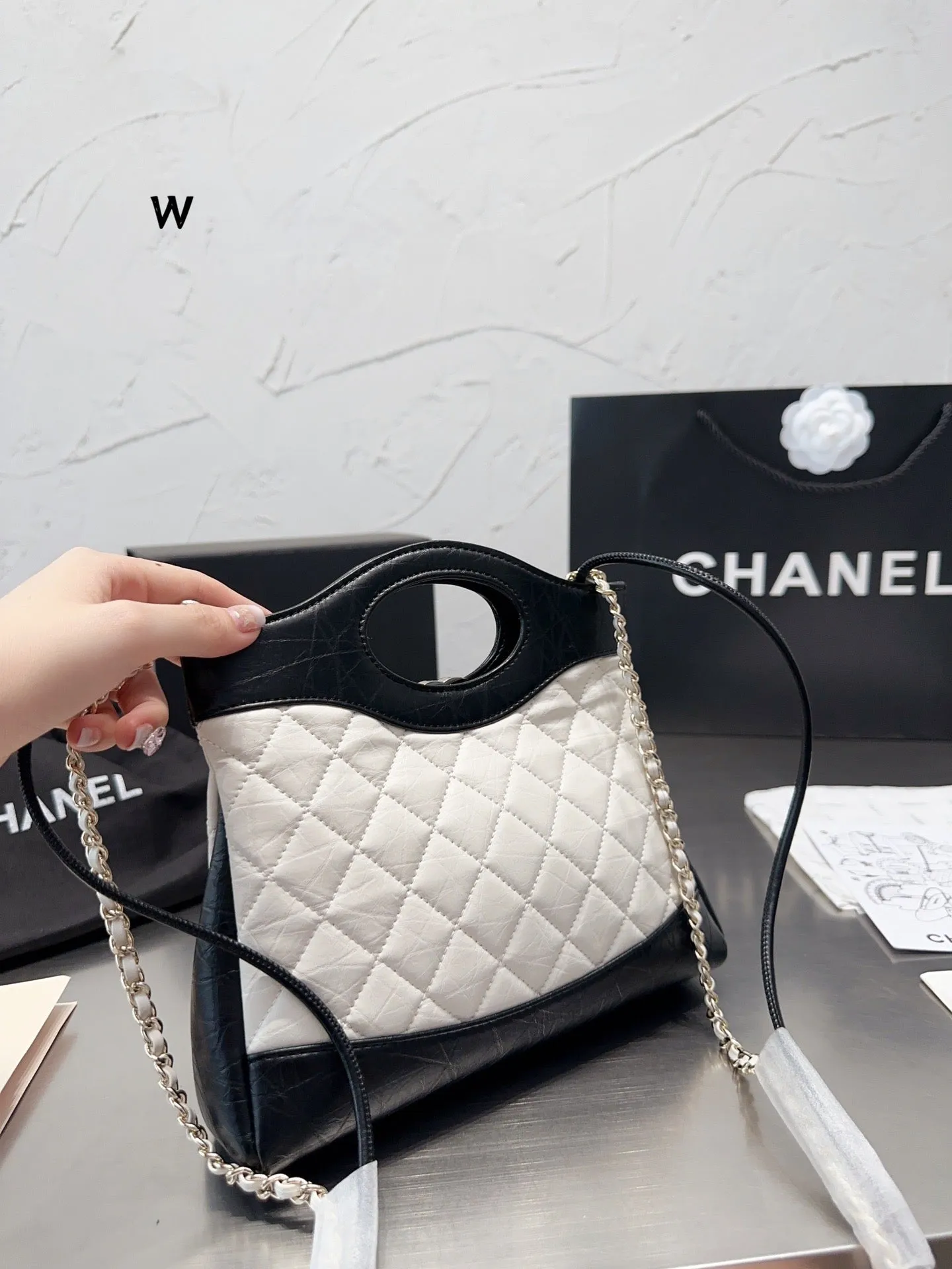 CC780 CHANEL 31 Mini Shopping Bag / 8.6 × 9 × 2.1 in