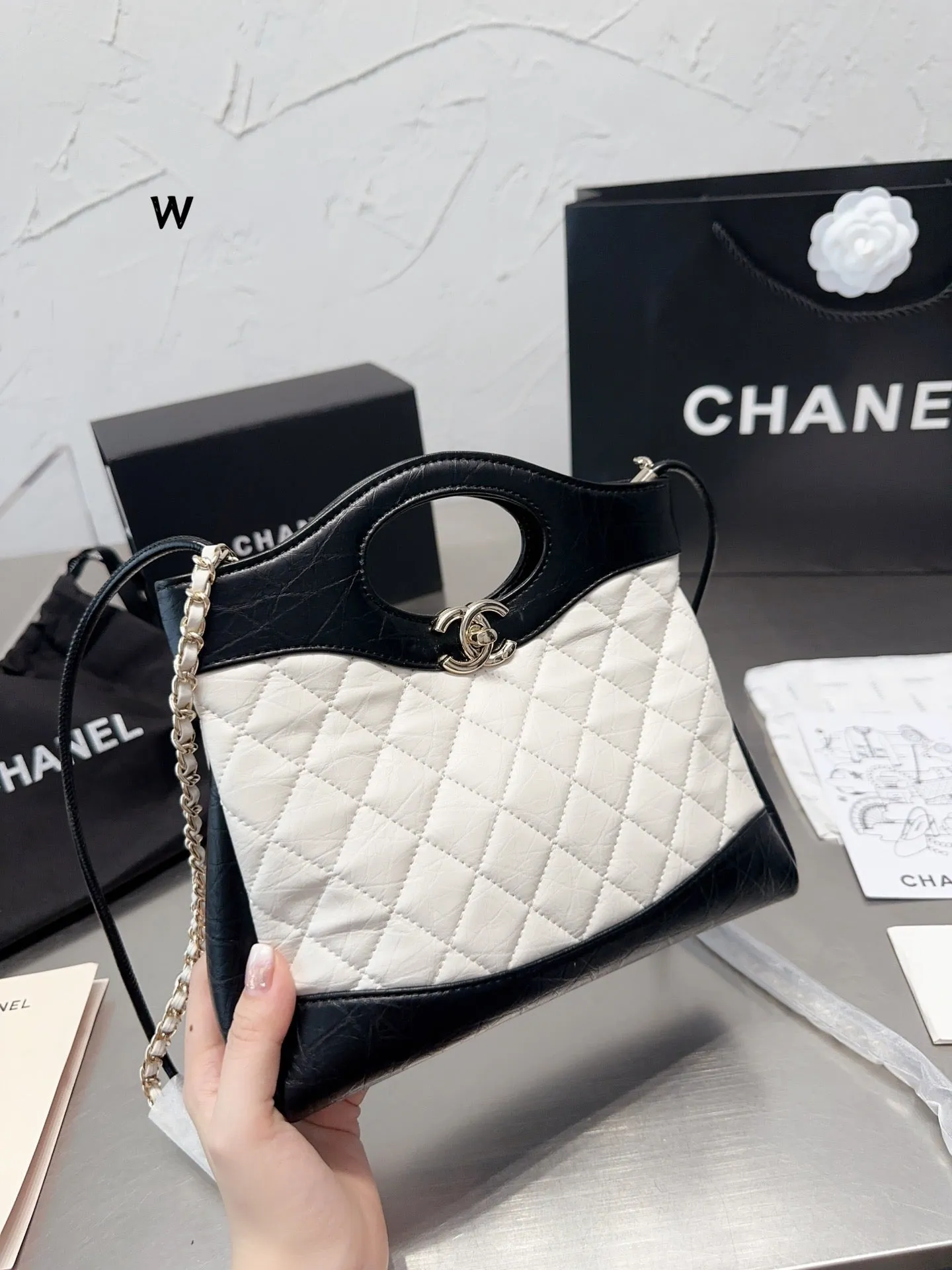 CC780 CHANEL 31 Mini Shopping Bag / 8.6 × 9 × 2.1 in