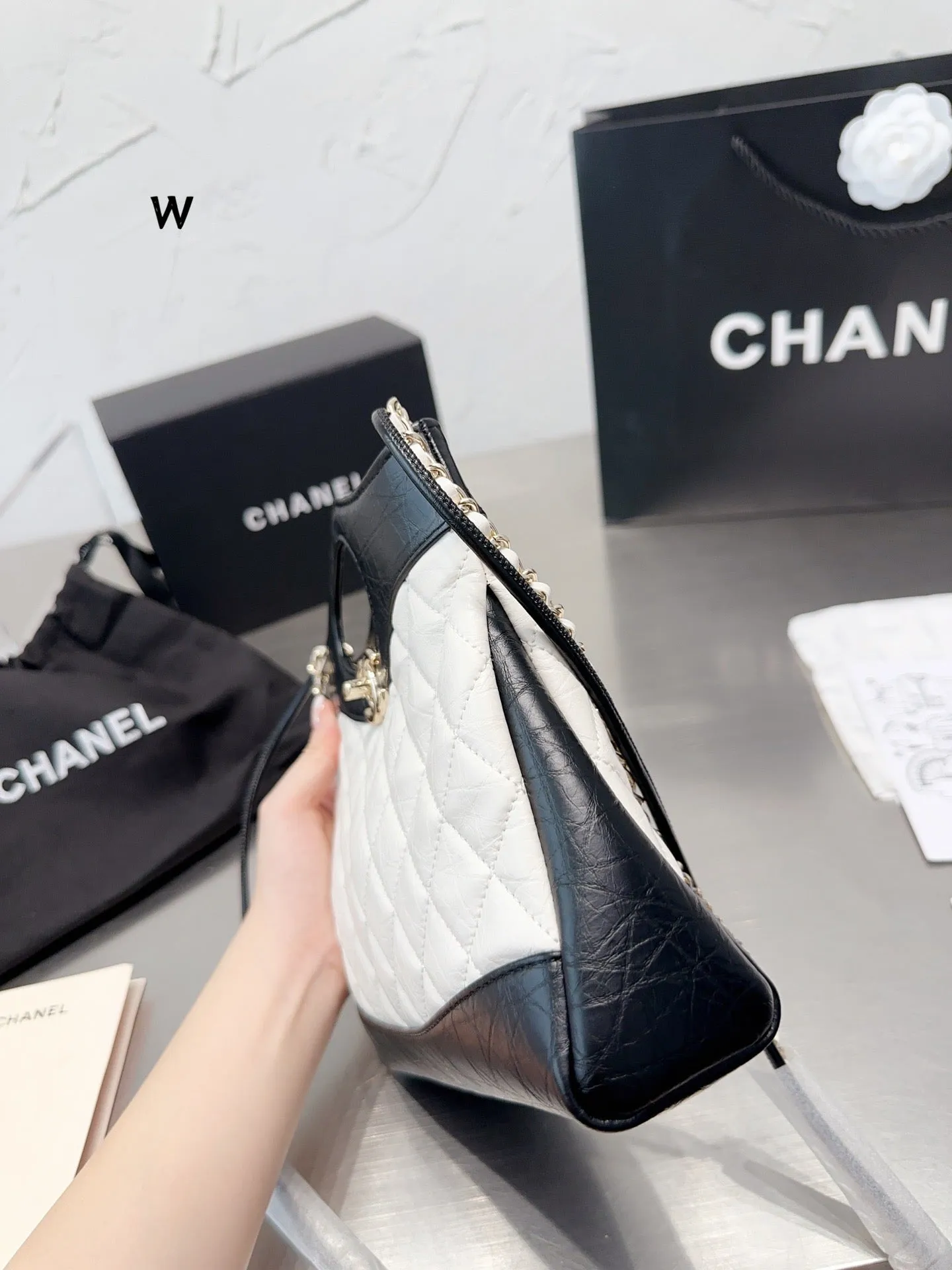 CC780 CHANEL 31 Mini Shopping Bag / 8.6 × 9 × 2.1 in