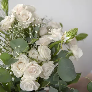 Charming White Fresh Flower Centerpieces