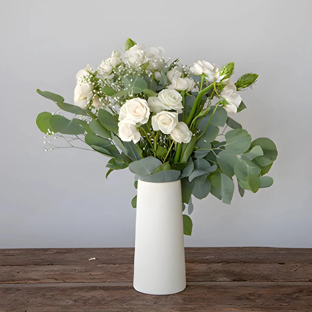 Charming White Fresh Flower Centerpieces