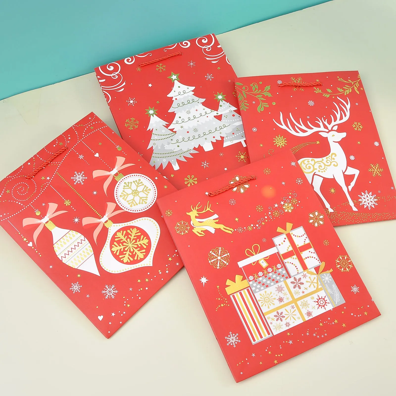 Gift-Sayable Christmas Theme Paper Bag