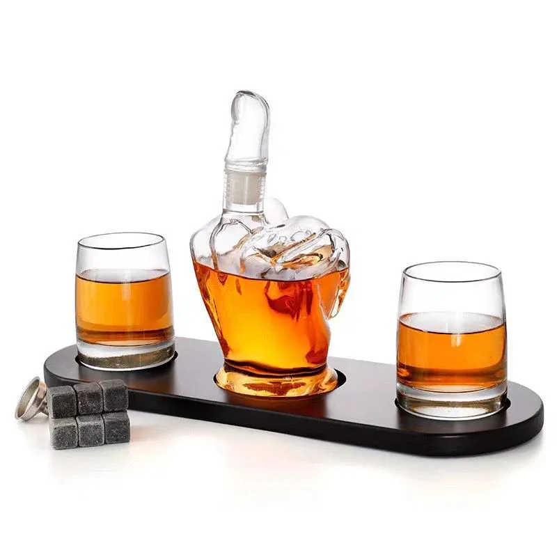 MIDDLE FINGER DECANTER   2 GLASS   WOODEN TRAY