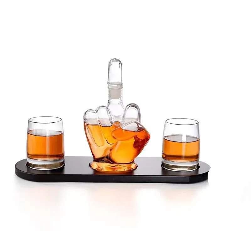 MIDDLE FINGER DECANTER   2 GLASS   WOODEN TRAY