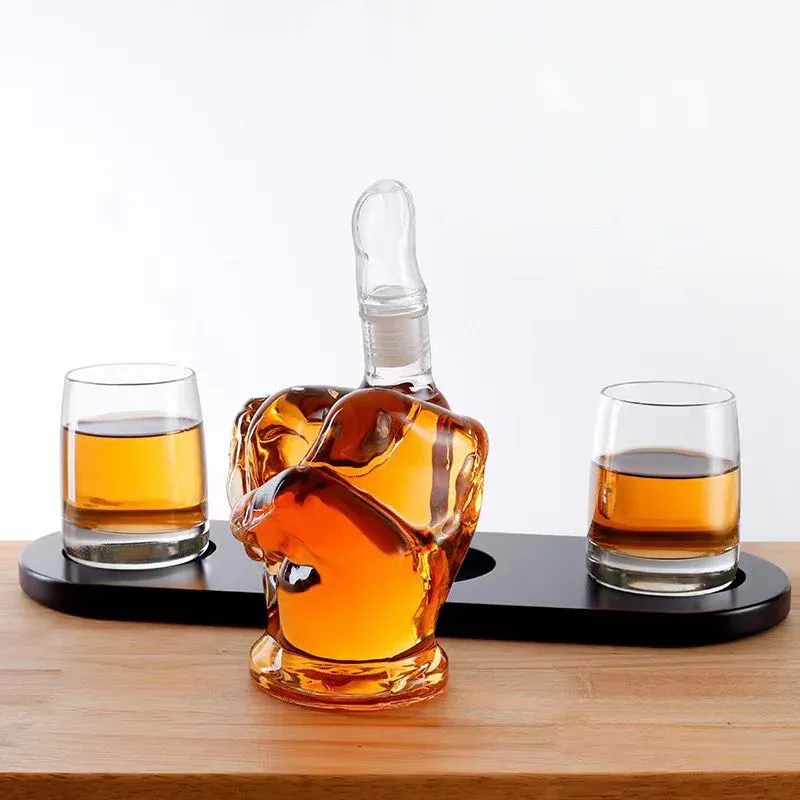 MIDDLE FINGER DECANTER   2 GLASS   WOODEN TRAY