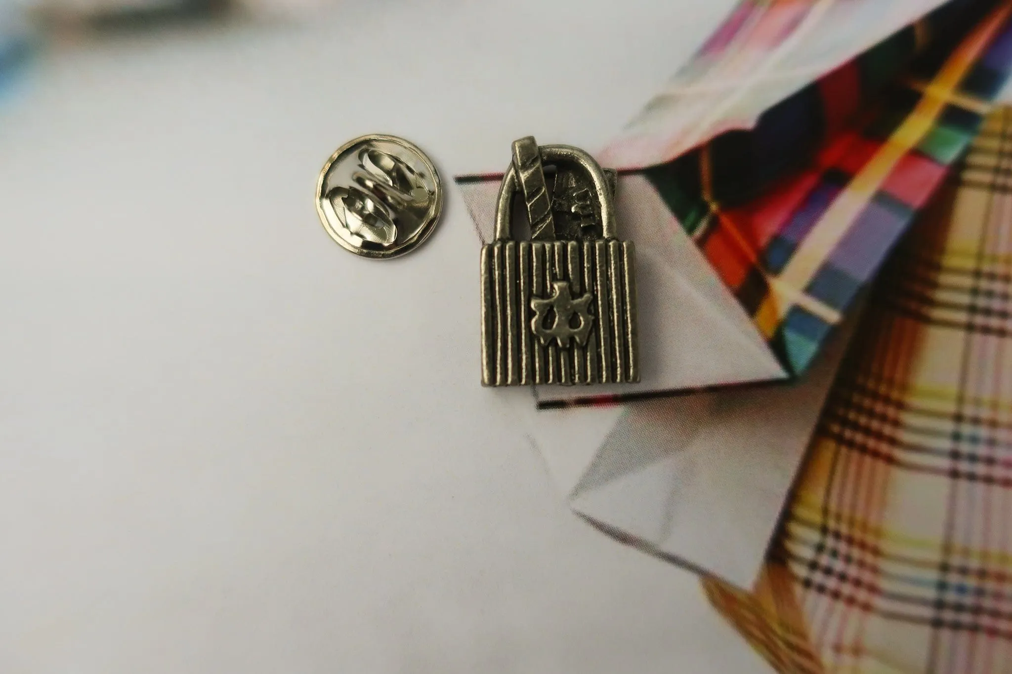 Shopping Bag Lapel Pin