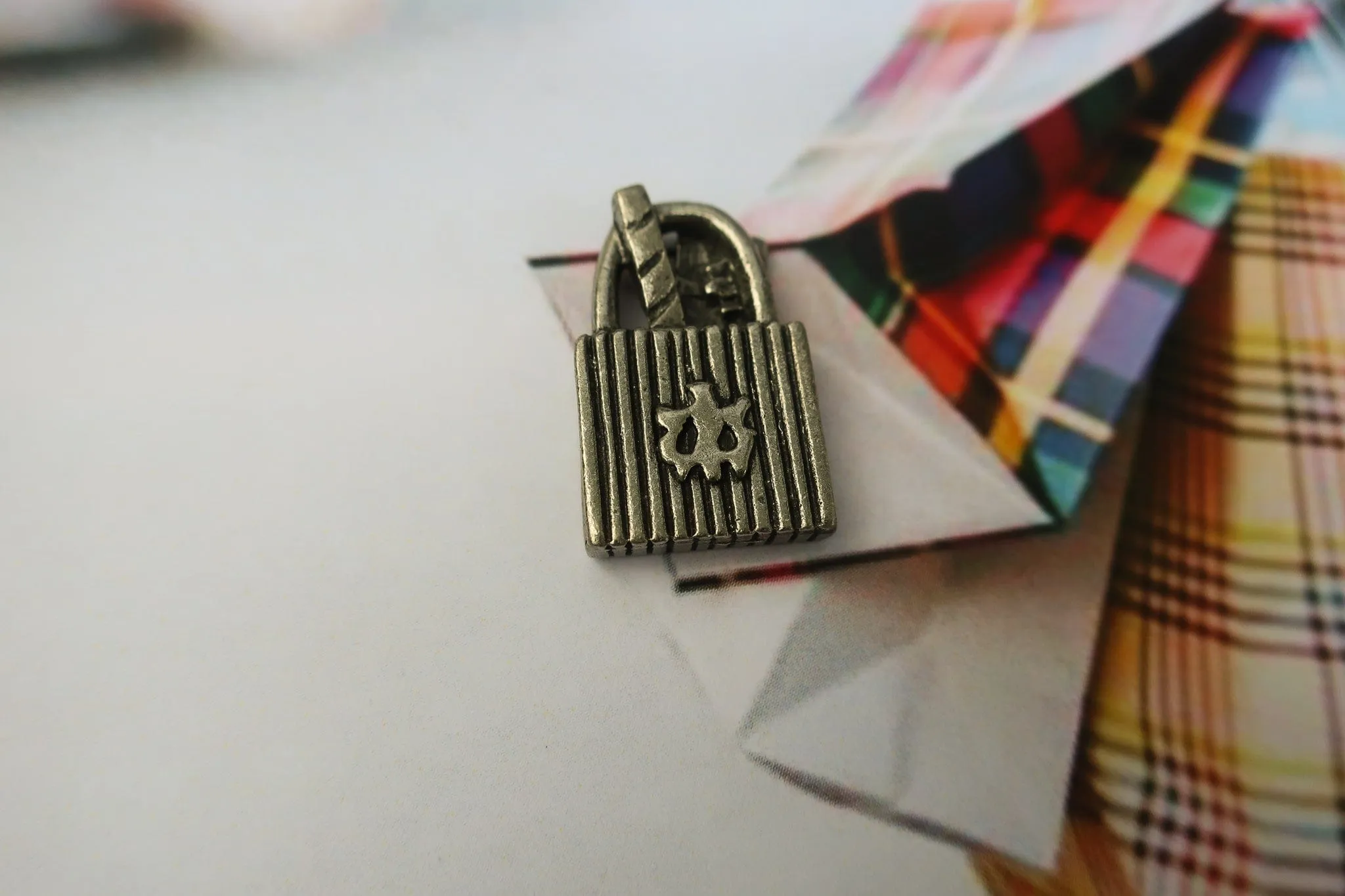 Shopping Bag Lapel Pin