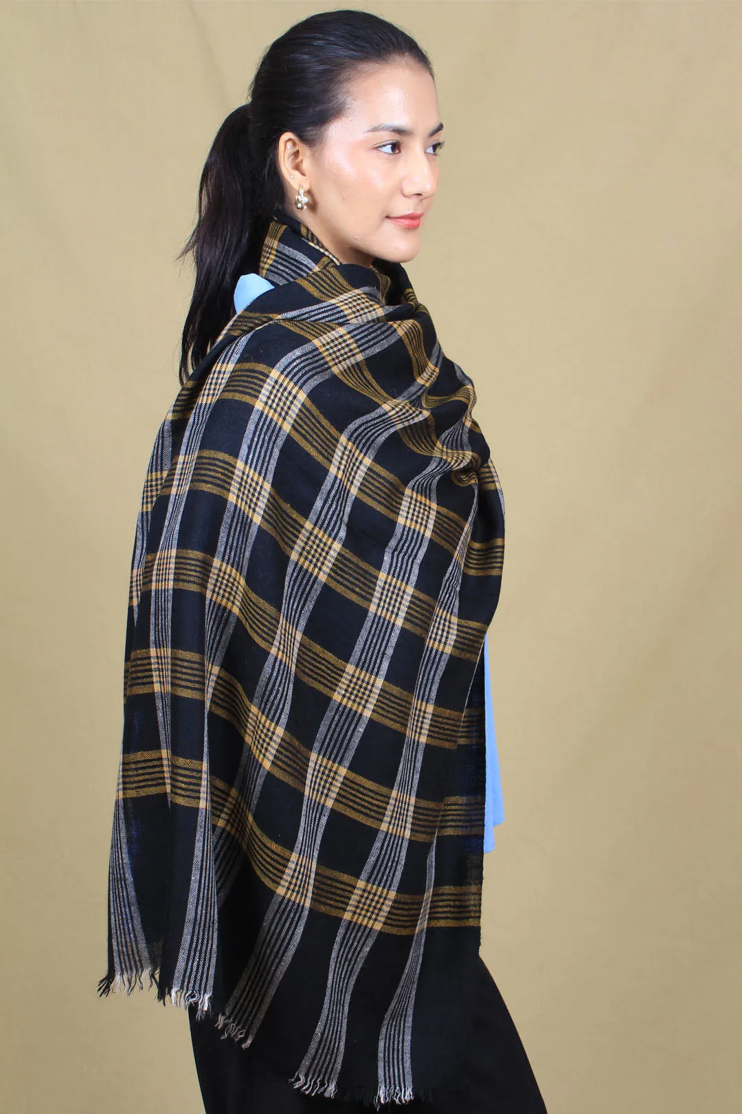 Symphony Black and white Check Stole